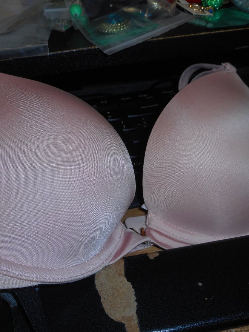 VICTORIA'S SECRET BRA - PUSH-UP BRA, SIZE 32B, COLOR LIGHT PINK, USED